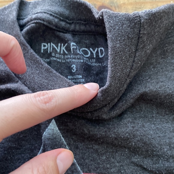 Bundle of t shirts - including Nike, Pink Floyd, cat & Jack - Picture 5 of 5